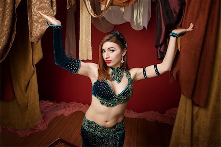 simsearch:400-04435419,k - Beautiful belly dancer in green dress with palms up Stock Photo - Budget Royalty-Free & Subscription, Code: 400-05328487