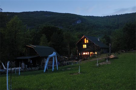 simsearch:400-07054392,k - wooden countryside house in night Photographie de stock - Aubaine LD & Abonnement, Code: 400-05328799
