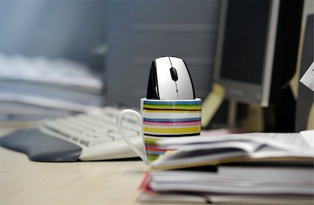 This photograph represents a business background and concept: computer mouse inside a tea mug. Photographie de stock - Aubaine LD & Abonnement, Code: 400-05339965