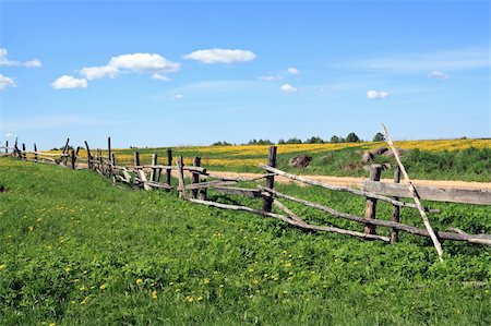 simsearch:700-03508131,k - old fence along road Stock Photo - Budget Royalty-Free & Subscription, Code: 400-05331043