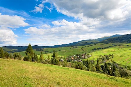 simsearch:400-05719580,k - beautiful summer mountain and small village on mountainside (Carpathian. Ukraine) Photographie de stock - Aubaine LD & Abonnement, Code: 400-05333780