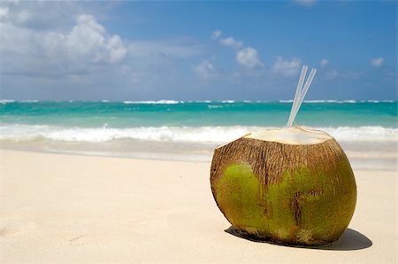simsearch:400-05944023,k - A Coconut drink on exotic beach at the Dominican Republic Stock Photo - Budget Royalty-Free & Subscription, Code: 400-05346877