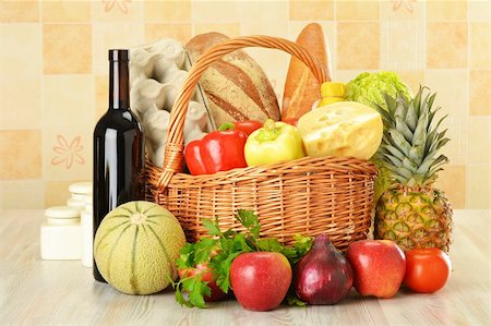 simsearch:700-00285354,k - Groceries in wicker basket Stock Photo - Budget Royalty-Free & Subscription, Code: 400-05349293