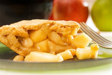 flaky - fresh homemade apple pie over green glass dish macro colseup eating  with fork Stock Photo - Budget Royalty-Free & Subscription, Code: 400-05341908