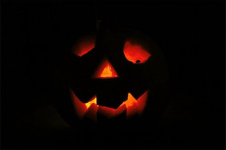 simsearch:400-05325412,k - halloween pumpkin with light in the dark night Stock Photo - Budget Royalty-Free & Subscription, Code: 400-05342850