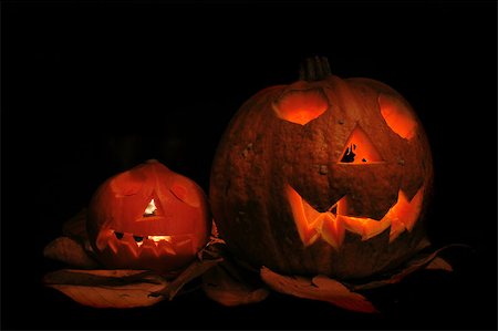 simsearch:400-05325412,k - halloween pumpkins with light in the dark night Stock Photo - Budget Royalty-Free & Subscription, Code: 400-05342851