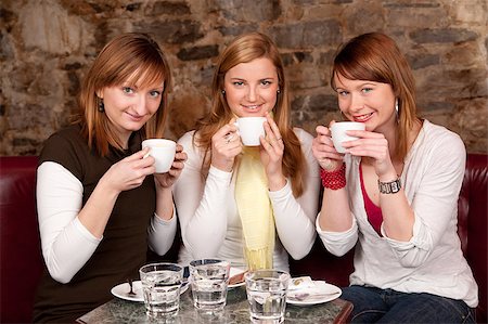 Three beautiful young students waiting drinking  coffee and having a debate in coffee shop Stock Photo - Budget Royalty-Free & Subscription, Code: 400-05343118