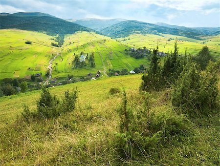 simsearch:400-05719580,k - beautiful summer mountain and small village on mountainside (Carpathian. Ukraine) Photographie de stock - Aubaine LD & Abonnement, Code: 400-05355975