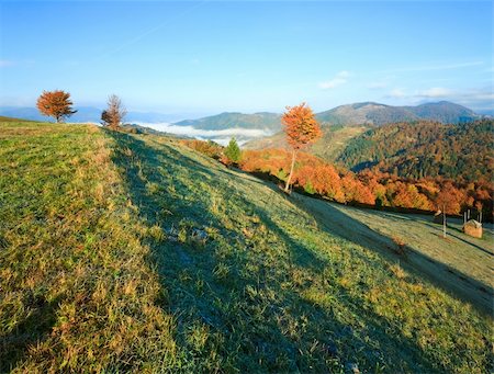 simsearch:400-05719580,k - Autumn misty morning hill with stack of hay (Mighgirya village outskirts, Carpathian Mt's, Ukraine). Photographie de stock - Aubaine LD & Abonnement, Code: 400-05355990