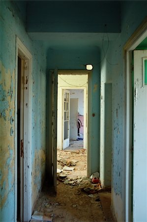 simsearch:859-03983026,k - Peeling paint hallway and doors in abandoned building. Stock Photo - Budget Royalty-Free & Subscription, Code: 400-05352505