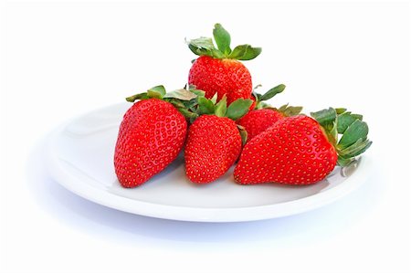 simsearch:400-05370991,k - Strawberries in plate isolated on white background. Stock Photo - Budget Royalty-Free & Subscription, Code: 400-05366955