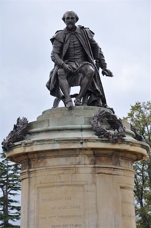Statue of William Shakespeare in Stratford upon Avon, England Stock Photo - Budget Royalty-Free & Subscription, Code: 400-05373697