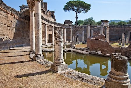 simsearch:400-05720100,k - Roman columns in Villa Adriana, Tivoli, Italy Stock Photo - Budget Royalty-Free & Subscription, Code: 400-05384486