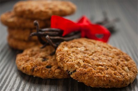 simsearch:614-06537664,k - Pile of wholegrain cookies with raisins and nuts. Stock Photo - Budget Royalty-Free & Subscription, Code: 400-05384495