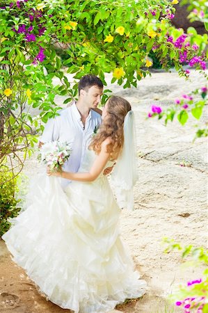 simsearch:400-05328142,k - Bride and groom in a tropical garden Stock Photo - Budget Royalty-Free & Subscription, Code: 400-05386297