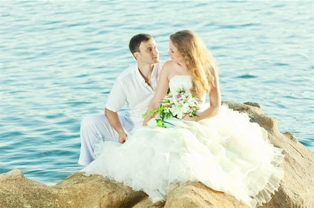 simsearch:400-05328142,k - Bride and groom sitting on a rock. Tropical wedding Stock Photo - Budget Royalty-Free & Subscription, Code: 400-05386291