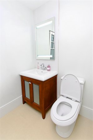 Vintage style toilet interior with wooden cabinet Foto de stock - Super Valor sin royalties y Suscripción, Código: 400-05387874