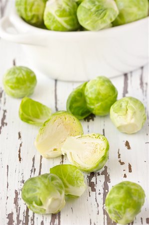 simsearch:400-05370250,k - Brussels sprouts on an old white board. Stock Photo - Budget Royalty-Free & Subscription, Code: 400-05380631