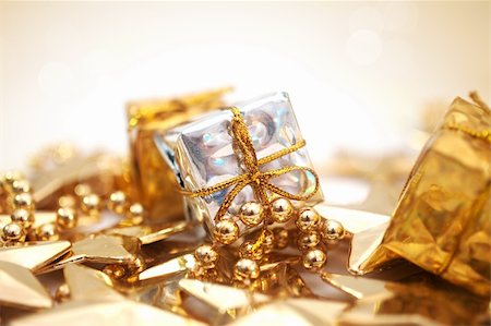 simsearch:400-05381288,k - Christmas background with decorations in gold Stock Photo - Budget Royalty-Free & Subscription, Code: 400-05381287