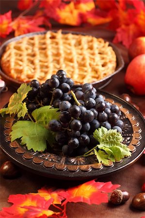 pumpkin fruit and his leafs - Red grapes and apple pie for Thanksgiving Stock Photo - Budget Royalty-Free & Subscription, Code: 400-05382940