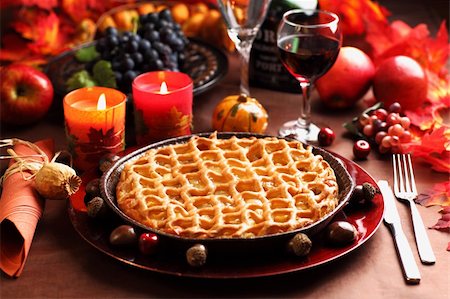 simsearch:400-04370315,k - Apple pie for Thanksgiving with wine and grapes Stock Photo - Budget Royalty-Free & Subscription, Code: 400-05382941