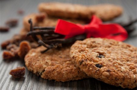 simsearch:614-06537664,k - Pile of wholegrain cookies with raisins and nuts. Stock Photo - Budget Royalty-Free & Subscription, Code: 400-05666492