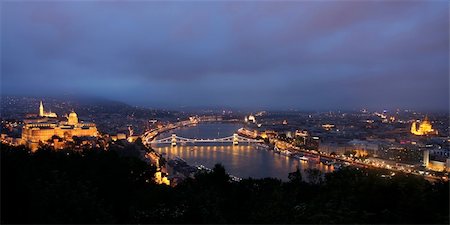 simsearch:400-05193127,k - view of panorama Budapest, Hungary, from fortress Citadel Stock Photo - Budget Royalty-Free & Subscription, Code: 400-05669159