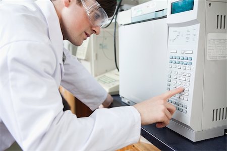 simsearch:400-05669968,k - Science student using a laboratory chamber furnace in a laboratory looking away from the camera Stock Photo - Budget Royalty-Free & Subscription, Code: 400-05669846
