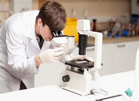 simsearch:400-05669968,k - Science student looking in a microscope in a laboratory Stock Photo - Budget Royalty-Free & Subscription, Code: 400-05669948