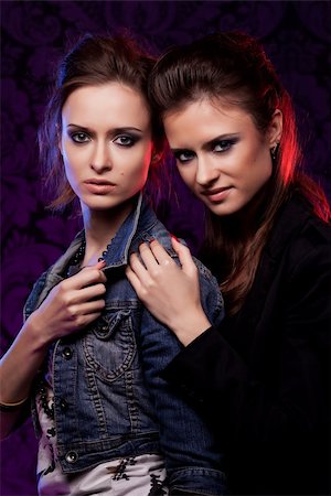 simsearch:400-04626380,k - Female twins in colored light, studio shooting, low key. Foto de stock - Super Valor sin royalties y Suscripción, Código: 400-05663253