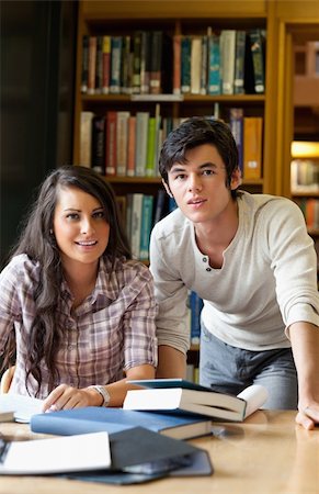 simsearch:400-05669755,k - Portrait of students posing in a library Photographie de stock - Aubaine LD & Abonnement, Code: 400-05670280