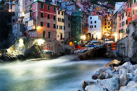 Falling night in Riomaggiore Village, Cinque Terre, Italy Foto de stock - Super Valor sin royalties y Suscripción, Código: 400-05671144