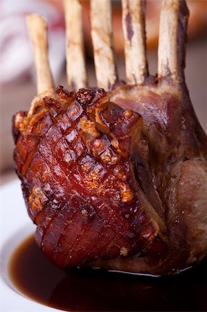 simsearch:400-04684204,k - closeup of roasted suckling pig meal Photographie de stock - Aubaine LD & Abonnement, Code: 400-05671438