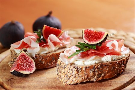 Sandwich with cream cheese, prosciutto, fig and rocket Stock Photo - Budget Royalty-Free & Subscription, Code: 400-05684279