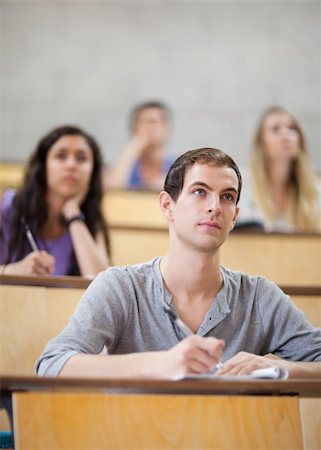 Students listening during a lecture in an amphitheater Foto de stock - Super Valor sin royalties y Suscripción, Código: 400-05684321