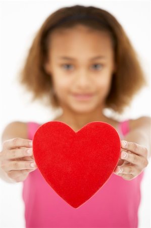 Young Girl Holding Heart Foto de stock - Super Valor sin royalties y Suscripción, Código: 400-05696535