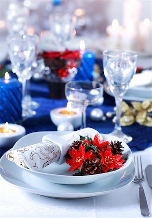 Place setting for Christmas in blue and white tone Foto de stock - Super Valor sin royalties y Suscripción, Código: 400-05693124