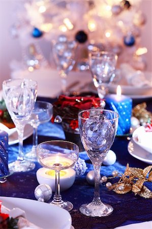 simsearch:400-05693119,k - Place setting for Christmas in blue and white tone Stock Photo - Budget Royalty-Free & Subscription, Code: 400-05693125