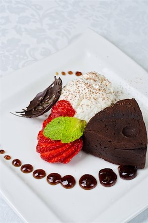 simsearch:400-04370315,k - Chocolate flan with strawberries and chocolate, a wonderful dessert Stock Photo - Budget Royalty-Free & Subscription, Code: 400-05705411