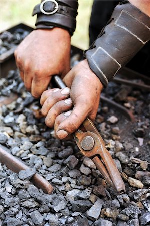simsearch:400-06560568,k - Detail of dirty hands holding pliers - blacksmith Photographie de stock - Aubaine LD & Abonnement, Code: 400-05719091