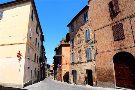 simsearch:400-07257534,k - The Narrow Street Typical of the Medieval Italian Town in Tuscany Stock Photo - Budget Royalty-Free & Subscription, Code: 400-05711138