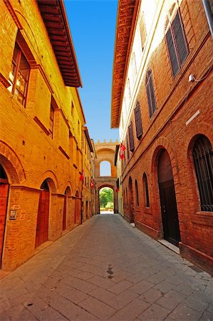 simsearch:400-04393153,k - Narrow Alley With Old Buildings In Italian City of Siena Stock Photo - Budget Royalty-Free & Subscription, Code: 400-05711405