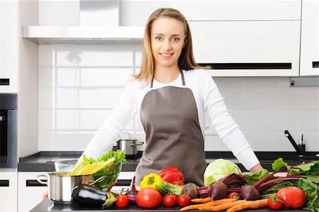 simsearch:400-05744780,k - Woman cooking in modern kitchen Stock Photo - Budget Royalty-Free & Subscription, Code: 400-05711599