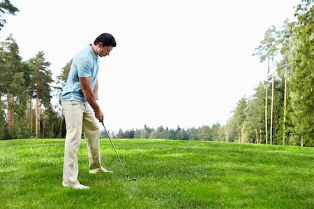 simsearch:400-05753039,k - A young man playing golf Photographie de stock - Aubaine LD & Abonnement, Code: 400-05711878