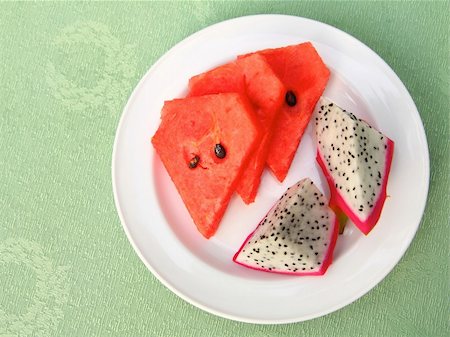 simsearch:400-04386768,k - Ripe watermelon and dragon fruit slices on plate on restaurant table Stock Photo - Budget Royalty-Free & Subscription, Code: 400-05712871