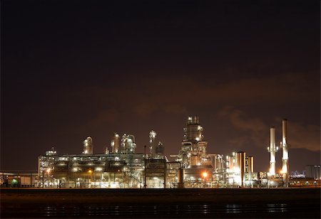 simsearch:400-05908531,k - Refinery at night in the Port of Rotterdam, Europoort, Holland Stock Photo - Budget Royalty-Free & Subscription, Code: 400-05713418