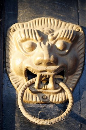 simsearch:400-04990381,k - Ancient doorknob with a figure of lion Stock Photo - Budget Royalty-Free & Subscription, Code: 400-05728011