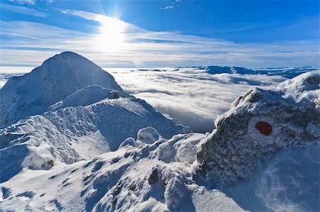 simsearch:400-04269017,k - a mountain top in the middle winter Photographie de stock - Aubaine LD & Abonnement, Code: 400-05722765