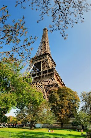 simsearch:400-04974897,k - Vertical oriented image of famous Eiffel Tower in Paris, France. Stock Photo - Budget Royalty-Free & Subscription, Code: 400-05734014