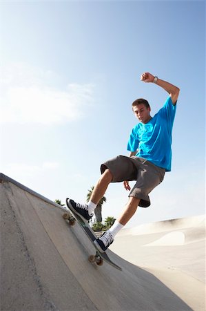 simsearch:400-05737917,k - Teenage Boy In Skateboard Park Stock Photo - Budget Royalty-Free & Subscription, Code: 400-05737916
